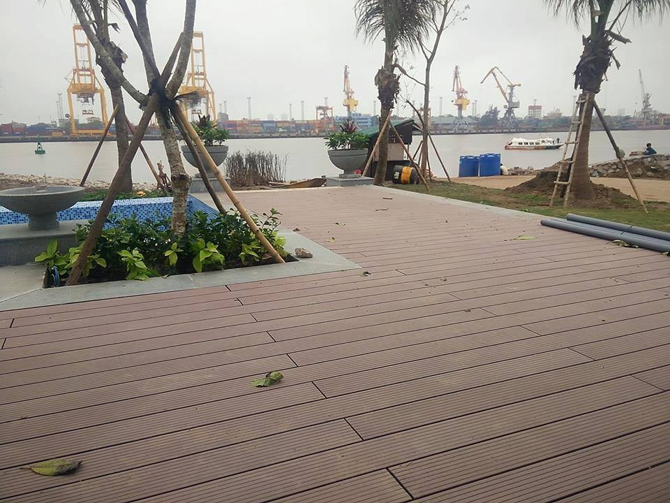 Basic Description Name	Wood-plastic floor Serial Number	APL—140*25(示例） Material	Wood,HDPE,Some other Additive Component:	60% Wood+ 30% HDPE+ 10% Additives Specification	140*25（mm） Color	Teak,Light Grey,Coffee,Chocolate,Black Certificate	CE,SGS,ISO Classification	Hollow and Solid Application:	Outdoor, Customized:	Non-Customized MOQ:	200 Sq m for WPC Decking Main Market:	Southeast Asia,Central Asia,Europe & North America HS Code	3918909000 Lead Time:	15 Days for 1X20 GP Container Transport Package:	Pallet ,Stretch Film,fluting paper (for whole container) Advantages	Wear-resisting	Water-proof 	Dam-proof	Fireproof 	No-pollution	Environmental Friendly 	Insect-proof 	Termite-proof 	Colorful	recyclable