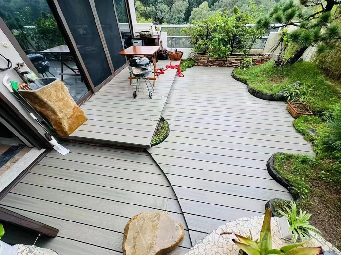 Co-extruded WPC Decking Floor.jpg