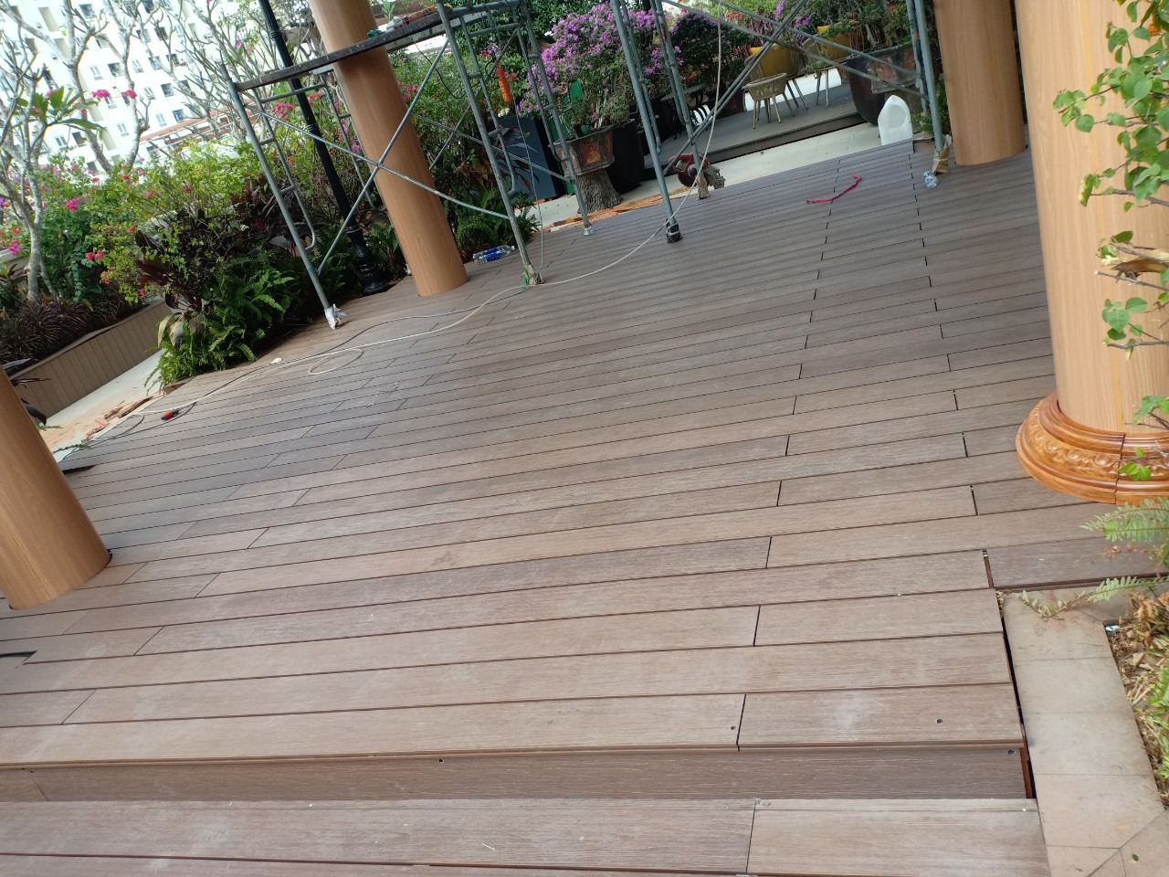 Embossing Wood Plastic Composite Decking Outdoor WPC Floor Interlocking Tile Board